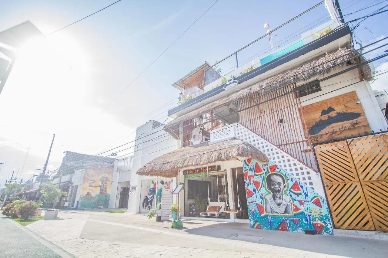 Straw Hat Hostel & Rooftop Bar Tulum