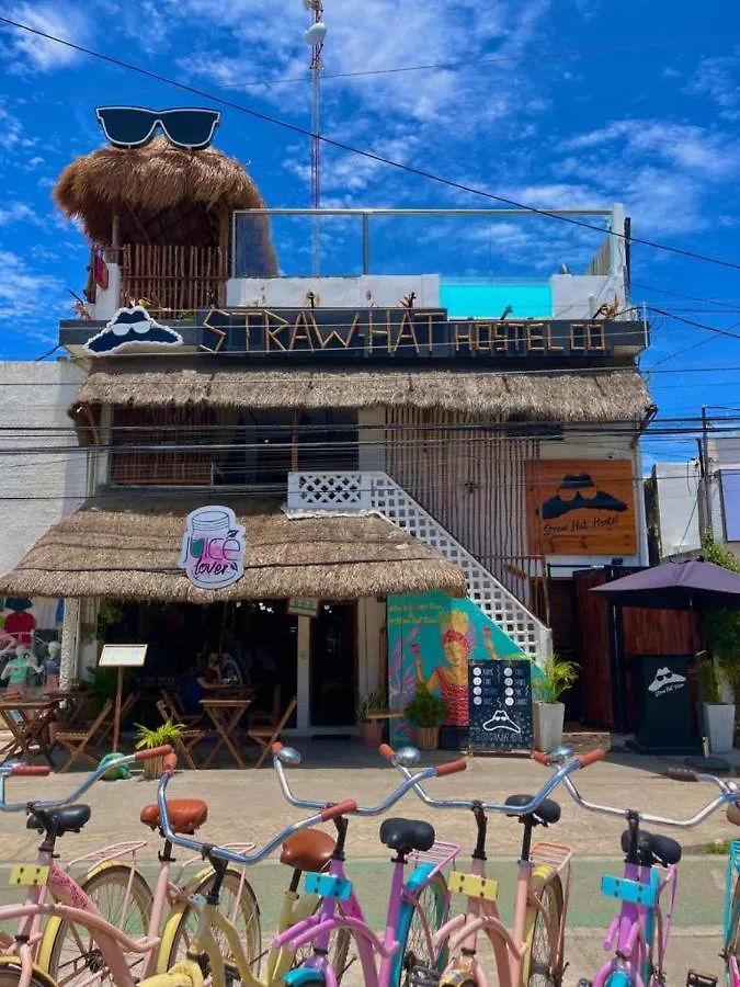 Straw Hat Hostel & Rooftop Bar Tulum