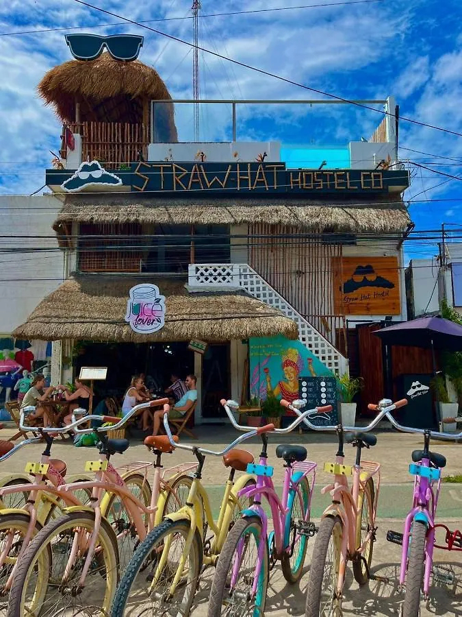 Straw Hat Hostel & Rooftop Bar Tulum